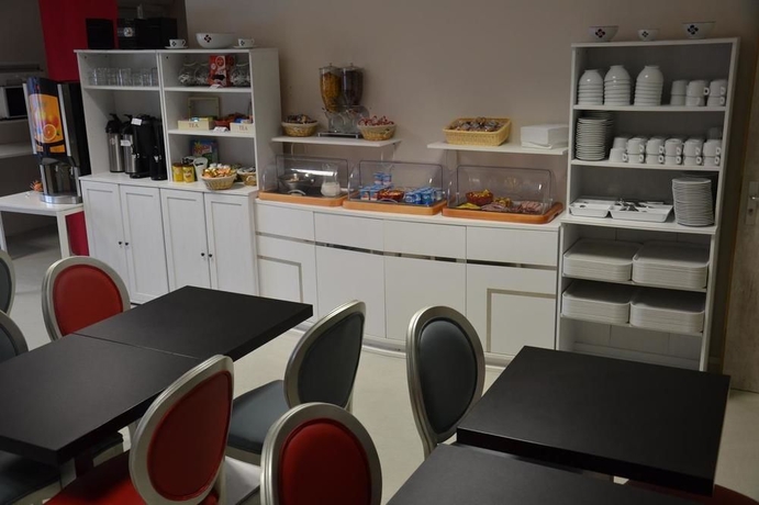 Imagen del bar/restaurante del Hotel Adonis Bayonne. Foto 4