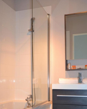 Imagen de la habitación del Hotel Adonis Bayonne. Foto 9