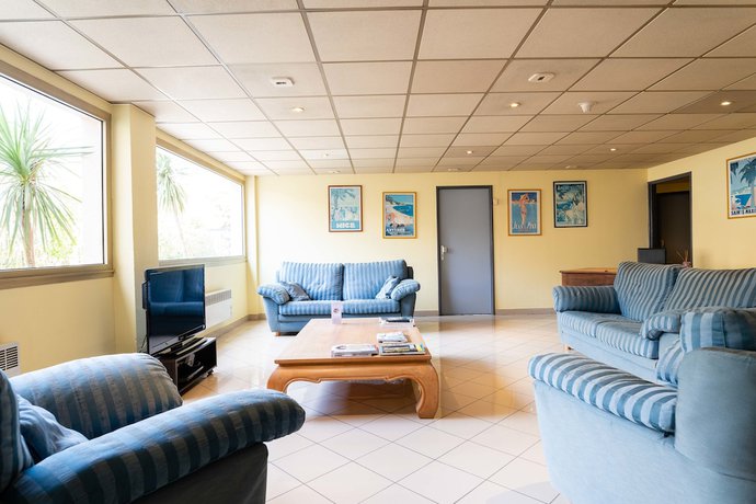 Imagen de los interiores del Hotel Adonis Cannes - Hotel Thomas. Foto 19