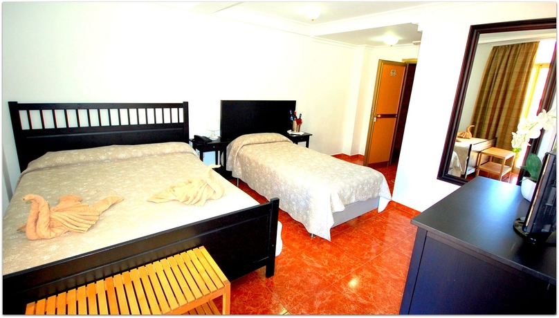 Imagen de la habitación del Hotel Adonis Capital. Foto 6