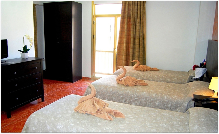 Imagen de la habitación del Hotel Adonis Capital. Foto 7