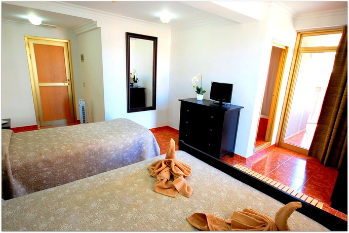 Imagen de la habitación del Hotel Adonis Capital. Foto 8