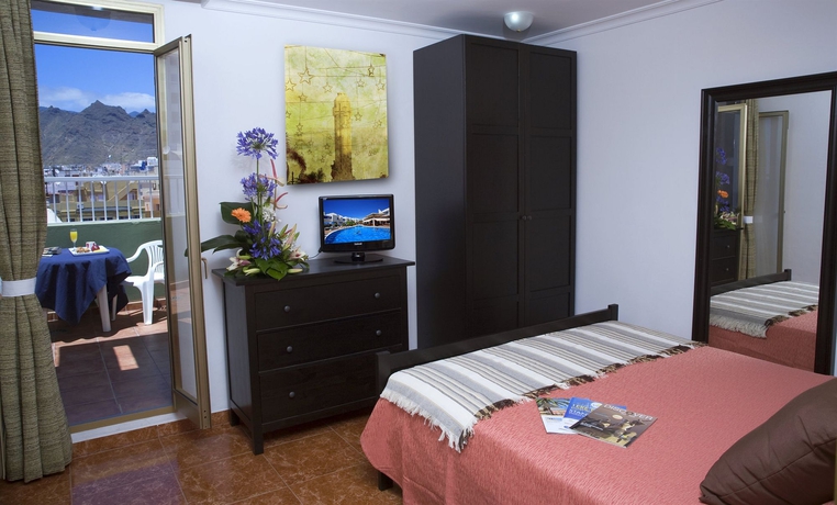 Imagen de la habitación del Hotel Adonis Capital. Foto 9