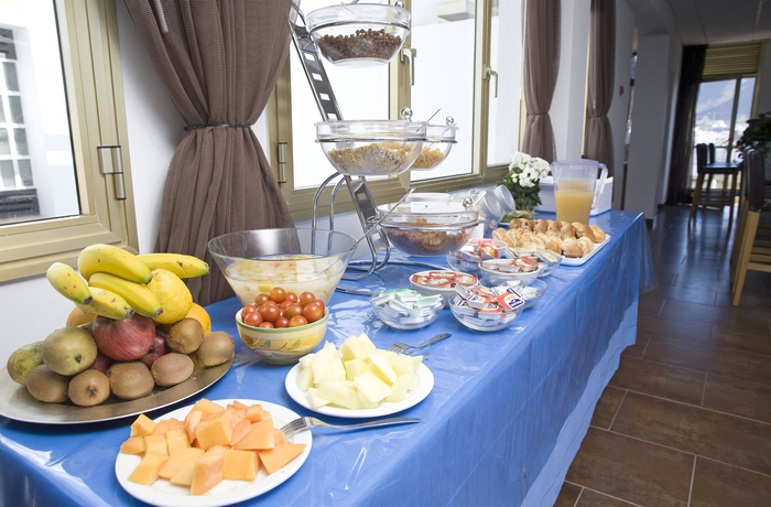 Imagen del bar/restaurante del Hotel Adonis Capital. Foto 3