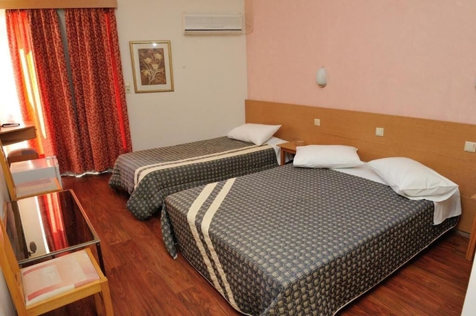 Imagen de la habitación del Hotel Adonis City. Foto 16