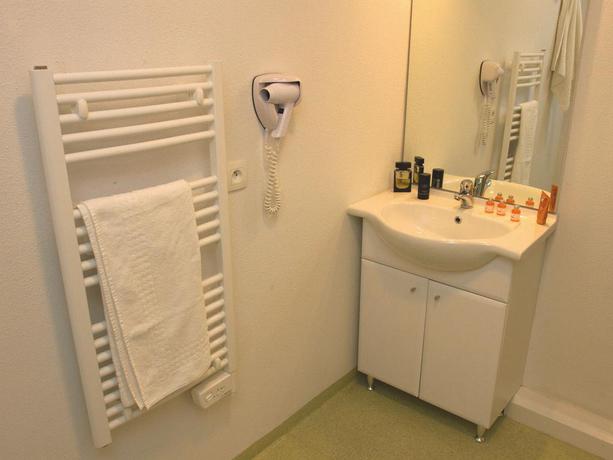 Imagen general del Hotel Adonis Grandcamp - Les Isles De Sola. Foto 5