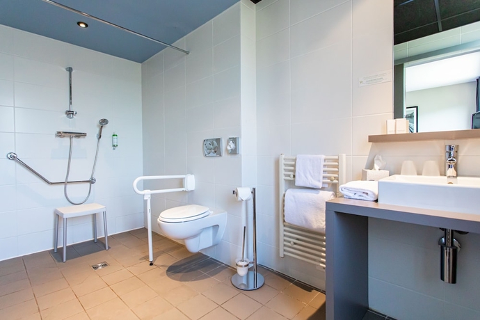 Imagen de la habitación del Hotel Adonis Lyon Dock Ouest. Foto 11