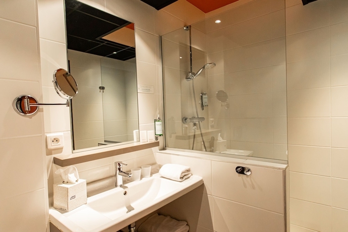 Imagen de la habitación del Hotel Adonis Lyon Dock Ouest. Foto 18