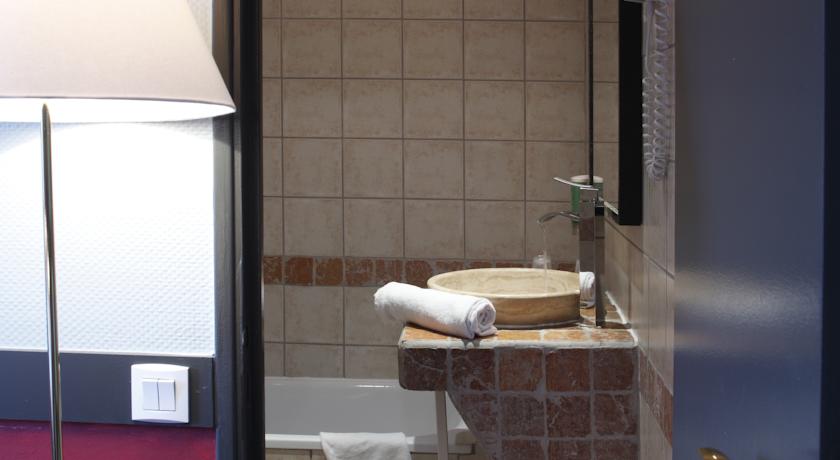 Imagen de la habitación del Hotel Adonis Marseille Vieux Port. Foto 5