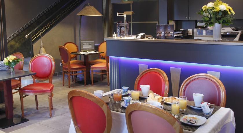 Imagen del bar/restaurante del Hotel Adonis Marseille Vieux Port. Foto 2