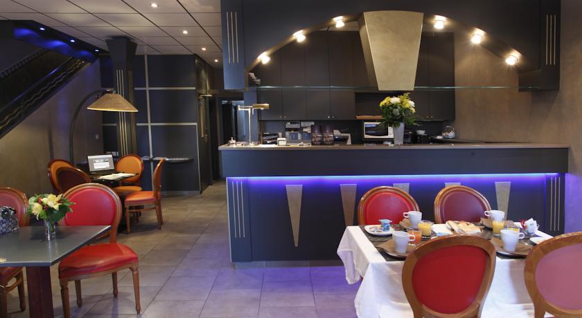 Imagen del bar/restaurante del Hotel Adonis Marseille Vieux Port. Foto 3