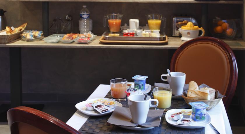 Imagen del bar/restaurante del Hotel Adonis Marseille Vieux Port. Foto 4