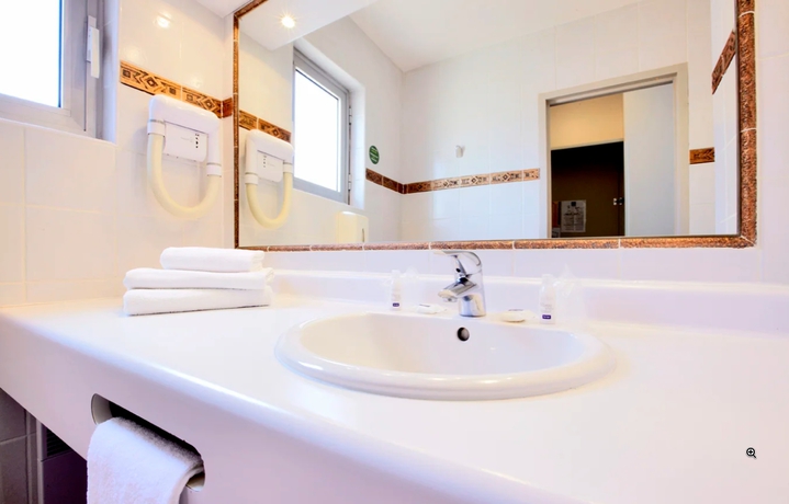 Imagen de la habitación del Hotel Adonis N&icirc;mes Plazza. Foto 2