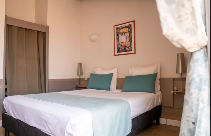 Imagen de la habitación del Hotel Adonis N&icirc;mes Plazza. Foto 5