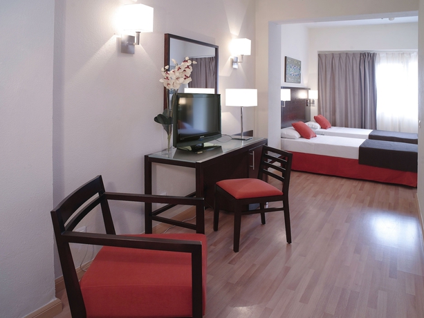 Imagen de la habitación del Hotel Adonis Pelinor. Foto 5