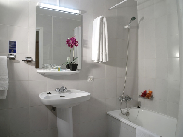 Imagen de la habitación del Hotel Adonis Pelinor. Foto 8