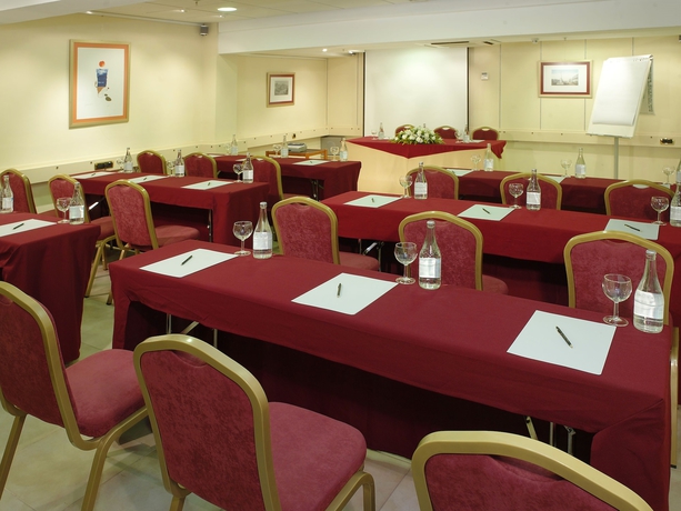 Imagen de los interiores del Hotel Adonis Pelinor. Foto 18