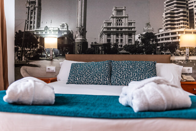 Imagen de la habitación del Hotel Adonis Plaza. Foto 5