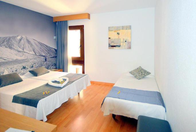 Imagen de la habitación del Hotel Adonis Plaza. Foto 6