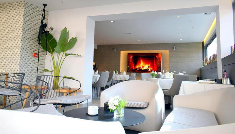 Imagen de los interiores del Hotel Adonis Plaza. Foto 9