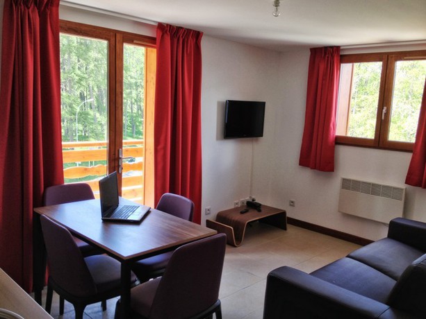 Imagen de los interiores del Hotel Adonis Valberg. Foto 5