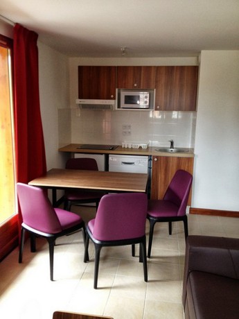 Imagen de los interiores del Hotel Adonis Valberg. Foto 6