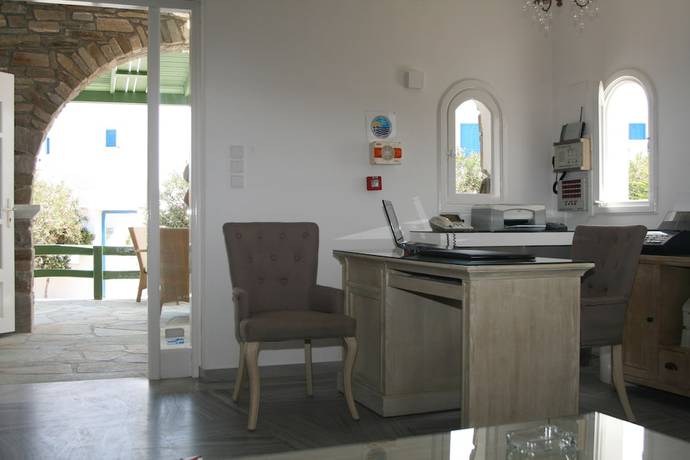 Imagen de los interiores del Hotel Adonis and Apartments. Foto 17
