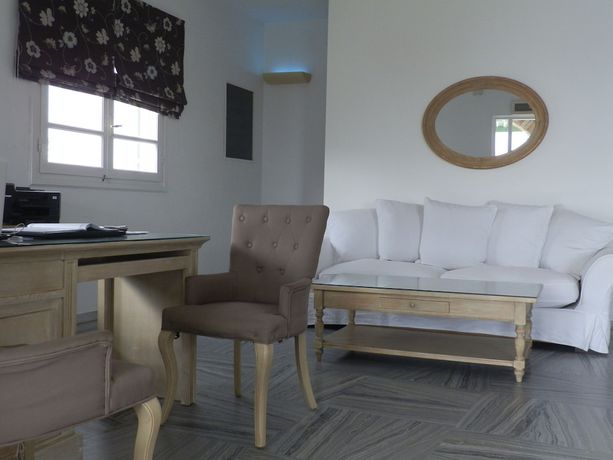 Imagen de los interiores del Hotel Adonis and Apartments. Foto 20