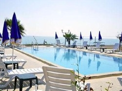 Imagen de la piscina del Hotel Adora Calma Beach. Foto 9