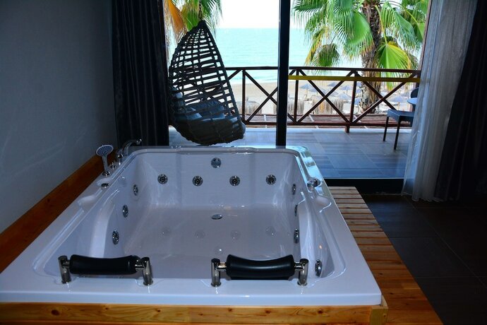 Imagen general del Hotel Adora Calma Beach -adults Only. Foto 2
