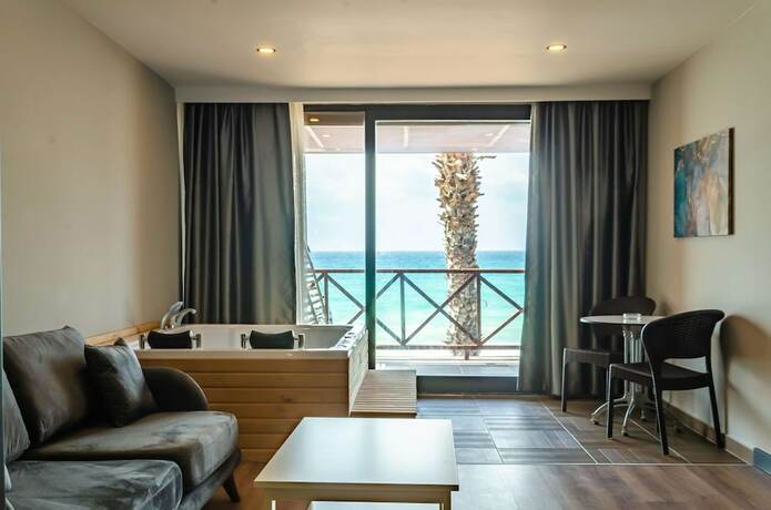 Imagen general del Hotel Adora Calma Beach -adults Only. Foto 8