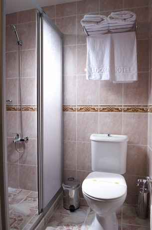 Imagen de la habitación del Hotel Adora. Foto 3