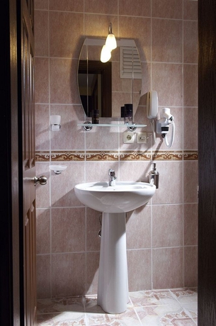 Imagen de la habitación del Hotel Adora. Foto 5