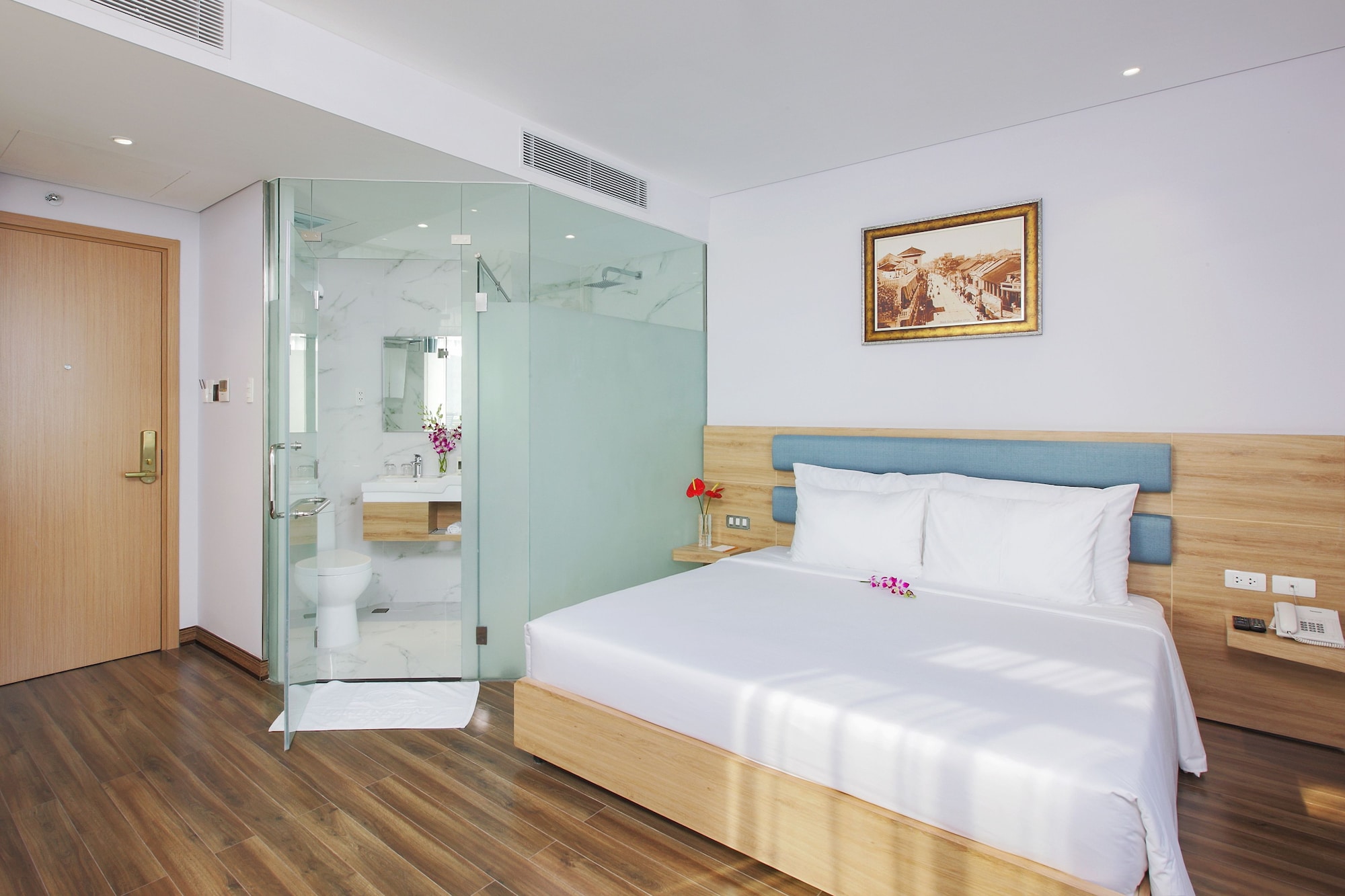 Imagen de la habitación del Hotel Adora Mira. Foto 10