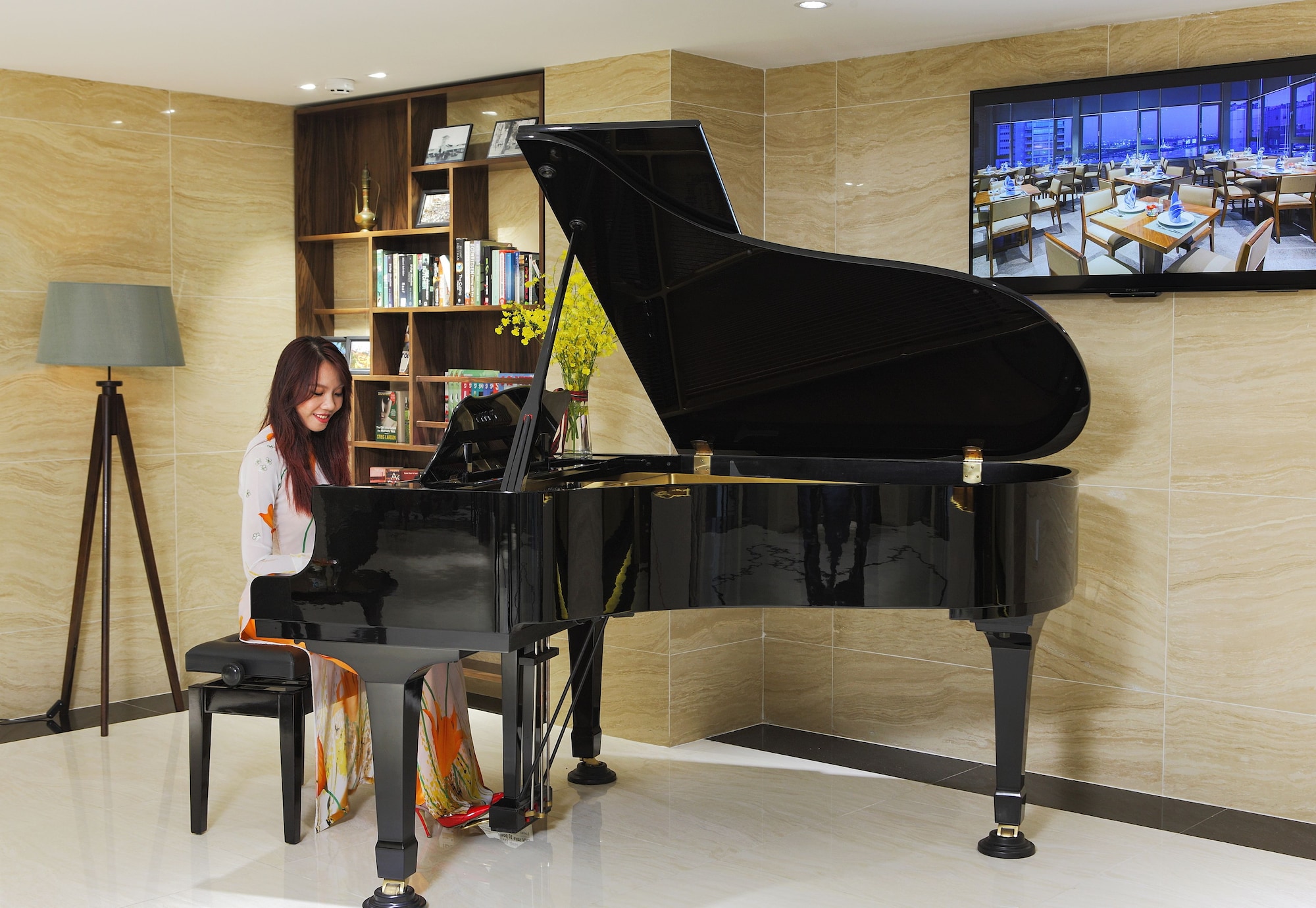 Imagen de los interiores del Hotel Adora Mira. Foto 17