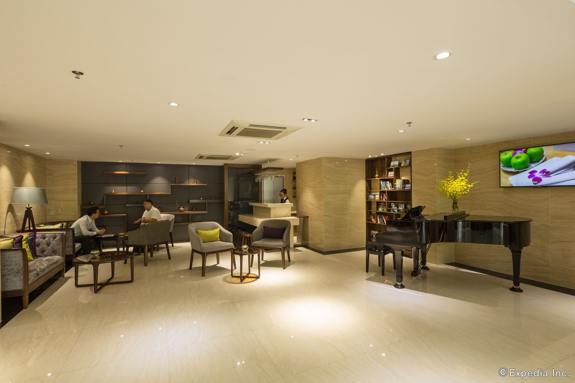 Imagen de los interiores del Hotel Adora Mira. Foto 20