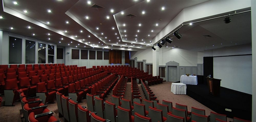 Imagen de los interiores del Hotel Adorahotel and Resort. Foto 6