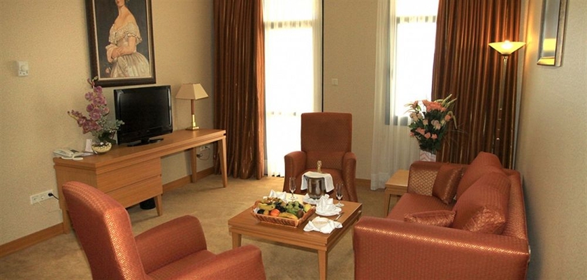 Imagen de los interiores del Hotel Adorahotel and Resort. Foto 8