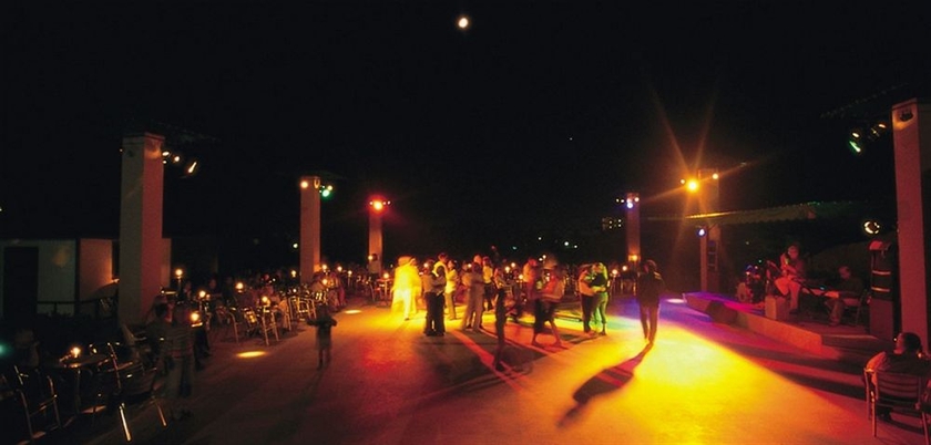 Imagen general del Hotel Adorahotel and Resort. Foto 2