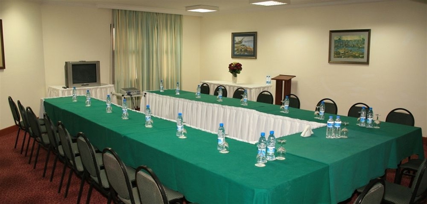 Imagen de los interiores del Hotel Adorahotel and Resort. Foto 14