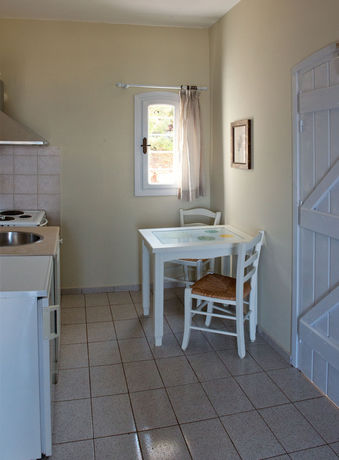 Imagen de la piscina del Hotel Adrakos Apartments - Adults Only. Foto 15