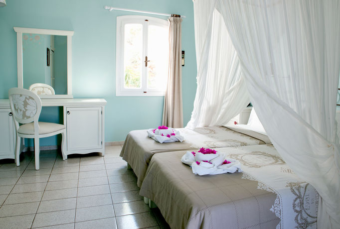 Imagen de la piscina del Hotel Adrakos Apartments - Adults Only. Foto 16