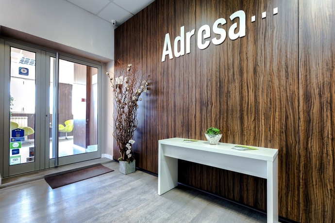 Imagen de los interiores del Hotel Adresa Suites. Foto 12
