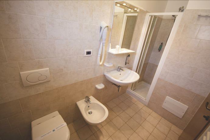 Imagen de la habitación del Hotel Adria, Alba Adri&aacute;tica. Foto 6