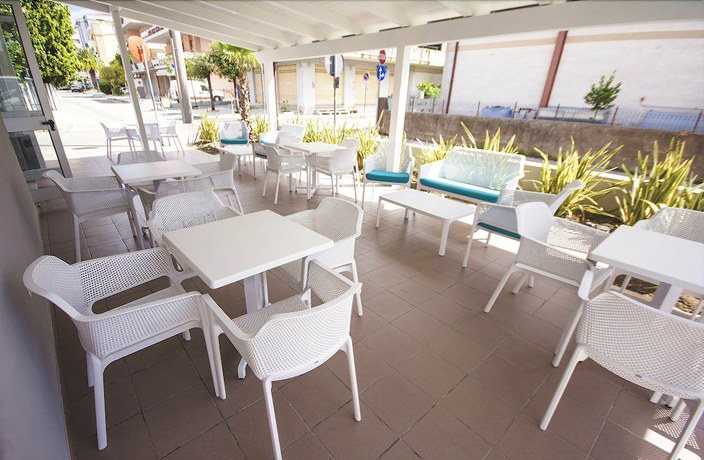 Imagen de los exteriores del Hotel Adria, Alba Adri&aacute;tica. Foto 14