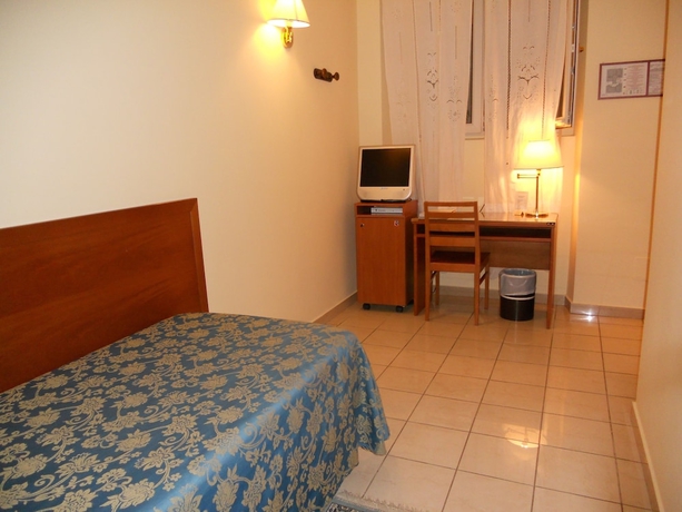 Imagen de la habitación del Hotel Adria, Bari. Foto 5