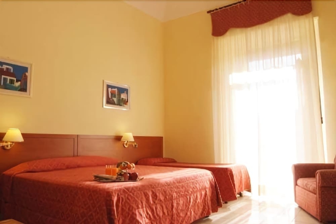 Imagen de la habitación del Hotel Adria, Bari. Foto 6