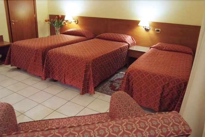 Imagen de la habitación del Hotel Adria, Bari. Foto 7