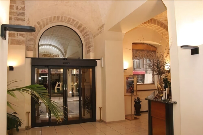 Imagen de los interiores del Hotel Adria, Bari. Foto 16