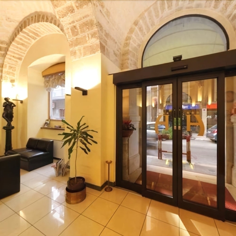 Imagen de los interiores del Hotel Adria, Bari. Foto 18